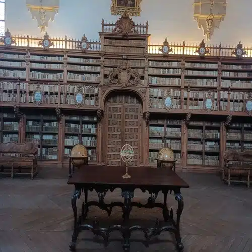 Anaqueles Biblioteca Universidad de Salamanca