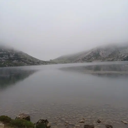 Lago Enol en los Picos de Europa- preparadorlengua.com