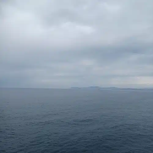 horizonte marítico al atardecer. Por preparador lengua