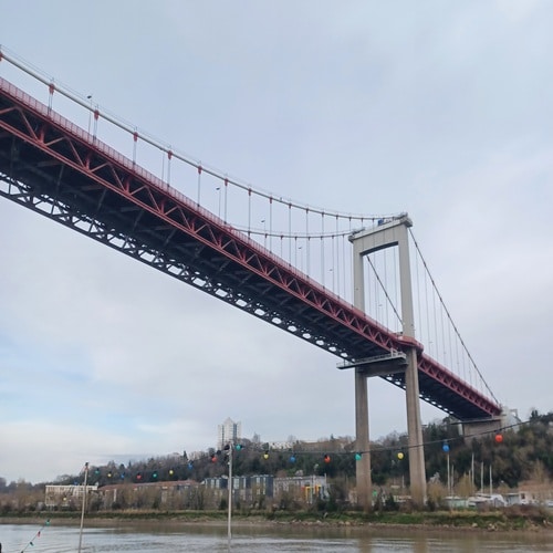 Puente en el río Garona en Bourdeaux por preparador lengua